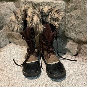 Copelli snow boots. size 6 Warm and comfortable. See all pics for wear info.